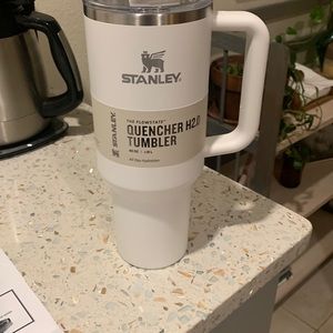40oz Stanley tumbler NWT